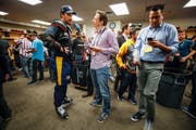 Gefragter Interviewpartner: Roman Josi (27) spielt überragende NHL-Playoffs. (Bild: John Russell/Getty (Pittsburgh, 31. Mai 2017))