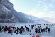 Der Lauerzersee im Januar 2009. In diesem Jahr ist die Eisdecke noch nicht dick genug. (Archivbild Laura Vercellone/Neue SZ)