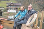 Bernadette Burger und Otmar Baumann vor dem Fährihus am Rotsee. (Bild: Dominik Wunderli (Ebikon, 22. März 2018))