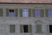 Die neuen Fenster bekommen einen braunen Rahmen. (Bild: kloster-einsiedeln.ch)