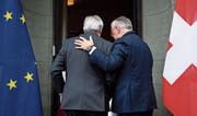 Bundesrat Johann Schneider-Ammann (rechts) und EU-Kommissionschef Jean-Claude Juncker. (Bild: Manuel Lopez/Keystone (Zürich, 19. September 2016))