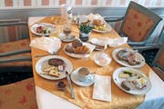 So hat eine asiatische Familie den Frühstückstisch im Hotel Monopol in Luzern kürzlich zurückgelassen. (Bild: PD)