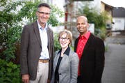 Sie kandidieren für die SP: Hubert Schuler (links) und Rupan Sivaganesan (für den Nationalrat) sowie Barbara Gysel (für den Ständerat). Es fehlt Nationalratskandidatin Christina Bürgi Dellsperger. (Bild Stefan Kaiser)