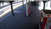 Blick der Überwachungskamera auf ein Perron im Bahnhof Wattwil. (Bild: SOB)