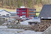 Die Tochterfirma Schibjavascript:li Holzbau der Firma Gawo Gasser an der Kleinen Emme in Schüpfheim. Das Bild entstand nach dem Unwetter 2016.