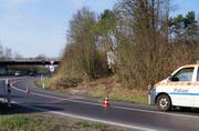 Die Autobahneinfahrt Baar war während der Unfallaufnahme gesperrt. (Bild: Zuger Polizei (30. März 2017))