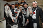 Die Schnitzelbänkler von Bianchineri zusammen mit den OK-Damen. (Bild Robert Hess)
