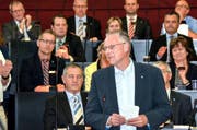 Der neue Kantonsratspräsident Andreas Hofer Grüne) erklärt Annahme der Wahl. (Bild: pd)