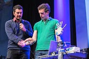 Schweizer Forscher präsentierten an der Swiss Handicap revolutionäre neue Armprothesen. (Bild: Philipp Schmidli / Neue LZ)
