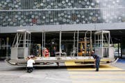 Die Schlittensesselbahn vor dem Verlehrshaus in Luzern. (Bild: PD)