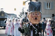 Die Bärgwörze feierten in Root ihre Horror-Hochzyt. Sie reisten aus Udligenswil an. (Bild: Corinne Glanzmann (Root, 25. Februar 2017))