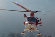 Ein Helikopter der Rega im Einsatz. (Archivbild Erhard Gick/Neue SZ)