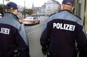 Polizisten auf Patrouille beim Luzernerhof in der Stadt Luzern. (Archivbild Michael Buholzer/Neue LZ)