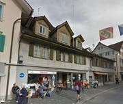 Der Heimatschutz wehrt sich gegen den Abriss der Häuser am unteren Dorfplatz in Stans. (Bild: Google Maps)