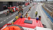 Die Autodrehleiter sowie der Grosslüfter der Freiwilligen Feuerwehr der Stadt Zug (FFZ) wurden ebenfalls aufgeboten. Es war aber keine weitere Intervention nötig. (Bild: FFZ)