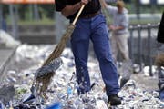Ein Einsatzgebiet für grundlegende Berufspraxis: Reinigungsarbeiten an öffentlichen Orten. (Bild: Archiv Neue LZ)