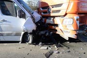 Kollision zwischen Liefer- und Lastwagen auf der Hauptstrasse zwischen Neudorf und Beromünster. (Bild: PD)
