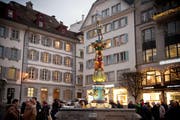 Der restaurierte Fritschibrunnen auf dem Kapellplatz in Luzern. (Bild: Boris Bürgisser/Neue LZ)