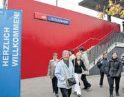 Die S-Bahn fährt zur Station Schutzengel, von wo aus man zu Fuss schnell zum Messeeingang gelangt. (Bild: Daniel Frischherz)