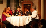 Das Theater «De Hahn im Chorb» in vollem Gange. (Bild Rosmarie Berlinger/Neue NZ)