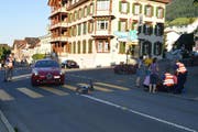 Der Knabe wurde auf dem Fussgängerstreifen in Buochs angefahren. (Bild: Kantonspolizei Nidwalden)
