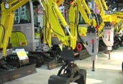Ausgestellte Bagger an der Baumaschinen-Messe.(Screenshot Martin Erdmann/Zisch)
