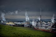 Die CPH Gruppe fuhr grosse Verluste ein. Im Bild ist die Papierfabrik in Perlen. (Bild: Pius Amrein (Perlen, 17. Februar 2014))