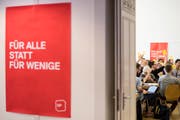 Die SP Emmen feiert Jubliäum. Im Bild: SP-Parteimitglieder an einem ausserordentlichen Parteitag. (Bild: Keystone/Ennio Leanza)