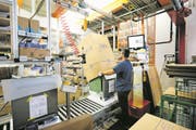 Ein Blick in die Produktionsstätte der Haushaltapparate-Sparte V-Zug. (Bild: Stefan Kaiser (Zug, 21. August 2017))