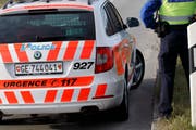 Die Genfer Polizei schickte den verletzten FCL-Fan ins Spital. (Symbolbild Keystone)