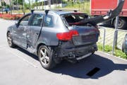 Dieses Auto hat nur noch Schrottwert. (Bild: Zuger Polizei)