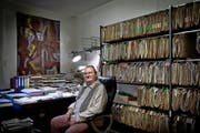 Hier kann er seiner Kreativität freien Lauf lassen: Al Imfeld im Arbeitszimmer seiner Zürcher Wohnung. (Bild Pius Amrein)