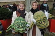 Chiara Fankhauser (13, links) und Claudia Fankhauser (42). (Bild: Geri Wyss / Neue NZ)