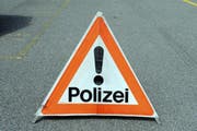 Nach Polizeiangaben dürfte das Auto auf der linken Seite beschädigt sein. (Bild: Archiv)
