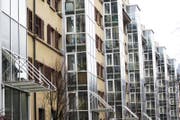 Die Stadt muss den Anteil gemeinnütziger Wohnungen bis 2037 auf 16 Prozent erhöhen. Deswegen sollen städtische Liegenschaften an gemeinnützige Wohnbauträger abgegeben werden. Auf dem Bild: Genossenschaftswohnungen im Himmelrich. (Bild: Manuela Jans (Luzern, 20. Februar 2013))