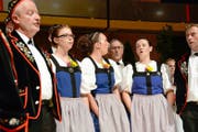 Einzigartig waren die Naturjuiz-Darbietungen von jeweils fünf Chören miteinander unter der Leitung von Thomas Wieland. (Bilder Romano Cuonz)