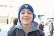 «Bern hat gut vorgelegt, aber die Zuger haben noch eine Chance auf den Sieg.» Livio Bick (12), Zuger Schüler, EVZ-Fan. (Bild: Stefan Kaiser/ZZ, 7. April, Zug)