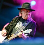 Roh, hypnotisch und vor allem angriffig klingen die neuen Songs von Hippielegende Neil Young. (Bild: Key)