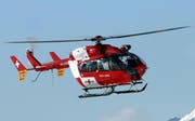 Ein Helikopter des Typs Eurocopter EC 145 im Einsatz (Symbolbild). (Bild Rega)