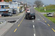 Die Stanserstrasse musste während fast vier Stunden gesperrt werden. (Bild: Kapo Nidwalden)