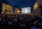 Die Piazza Grande in Locarno wird während des Filmfestivals zum Kinosaal. Ab dem 2. August heisst es: Film ab. (Bild: Alexandra Wey/Keystone (2. August 2016))