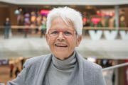 «Ich wollte einfach wissen, wie die neue Mall aussieht – und bin wirklich wahnsinnig beeindruckt vom stadtmässigen Flair. Es ist wie eine Grossstadt im Kleinen.» Renate Pangerl 75 Jahre alt, Luzern (Bild: Nadia Schärli)