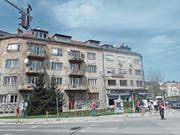 Die Narben des Bosnienkriegs sind immer noch da: von Heckenschützen beschossenes Haus in der Nähe der Vrbanjia-Brücke. (Bild: Michael Hug)