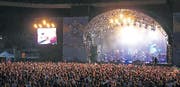 Tausende Fans am Allmend Rockt im Jahr 2014. (Archivbild Neue LZ)