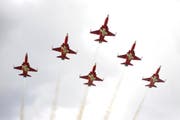 Die Patrouille Suisse, hier während einer Übung im deutschen Schönefeld. (Bild: EPA / Wolfgang Kumm)