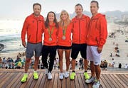 Stolz auf Silber in Rio (von links): Severin Lüthi, Martina Hingis, Timea Bacsinszky, Dimitri Zavialoff und Harald Leemann aus Zug. (Bild Facebook/SRF Sport)