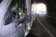 Am Wohnmobil entstand ein Schaden von 10'000 Franken. (Bild: Urner Polizei)