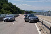 Auf der Lorzentobelbrücke ist die Frau in die Leitplanke gefahren. (Bild: Zuger Polizei)
