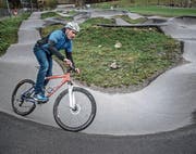 Initiator Bruno Schnider auf dem Pumptrack in Kriens. (Bild: Nadia Schärli (20. November 2017))
