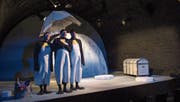 Die «Pinguine» der Theatergruppe Noï stellen sich Fragen über die Existenz Gottes. (Bild: Maria Schmid (Zug, 18. November 2017))
